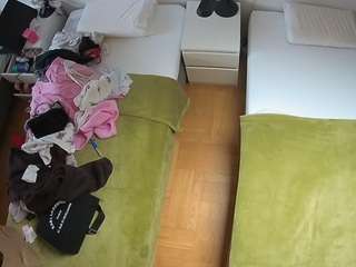 voyeurcam-julmodels-bed-5 webcam