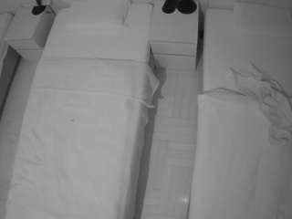 voyeurcam-julmodels-bed-5 webcam