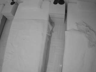 voyeurcam-julmodels-bed-5