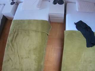 voyeurcam-julmodels-bed-5