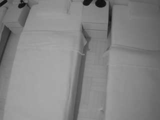 voyeurcam-julmodels-bed-5