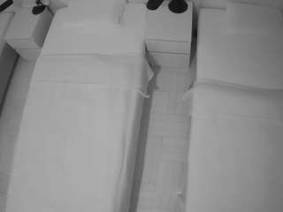 voyeurcam-julmodels-bed-5 webcam