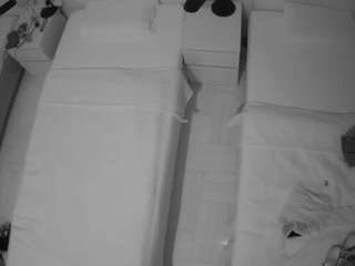 voyeurcam-julmodels-bed-5 webcam