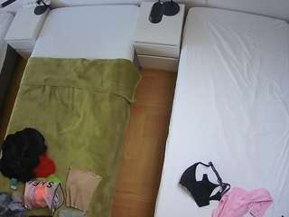 voyeurcam-julmodels-bed-5's CamSoda show and profile