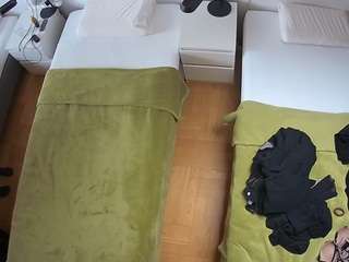 voyeurcam-julmodels-bed-5 webcam