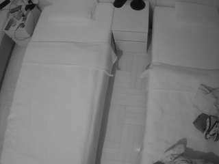 voyeurcam-julmodels-bed-5 webcam