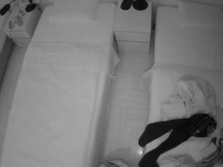 voyeurcam-julmodels-bed-5's CamSoda show and profile