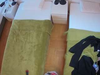 voyeurcam-julmodels-bed-5