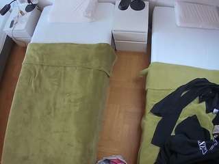 voyeurcam-julmodels-bed-5