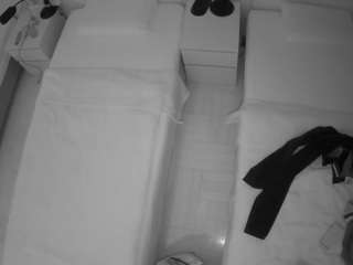voyeurcam-julmodels-bed-5 webcam
