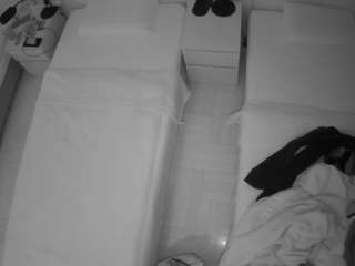 voyeurcam-julmodels-bed-5