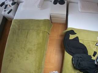 voyeurcam-julmodels-bed-5