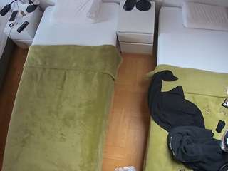 voyeurcam-julmodels-bed-5 webcam