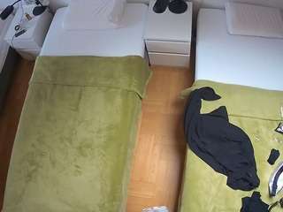 voyeurcam-julmodels-bed-5