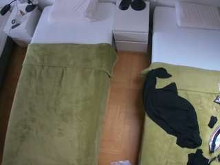 voyeurcam-julmodels-bed-5's CamSoda show and profile