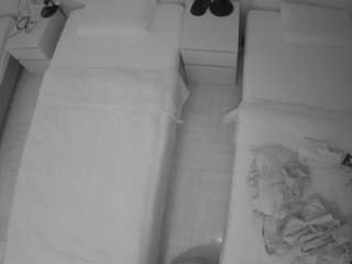 voyeurcam-julmodels-bed-5