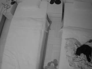 voyeurcam-julmodels-bed-5