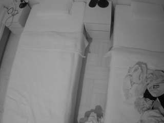 voyeurcam-julmodels-bed-5