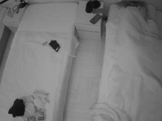 voyeurcam-julmodels-bed-5