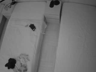 voyeurcam-julmodels-bed-5
