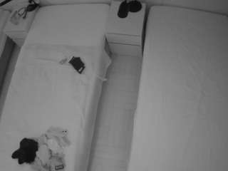 voyeurcam-julmodels-bed-5