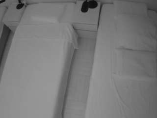 voyeurcam-julmodels-bed-5