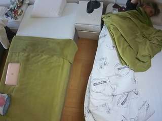 voyeurcam-julmodels-bed-5