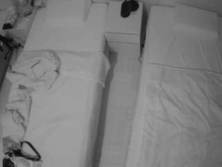 voyeurcam-julmodels-bed-5