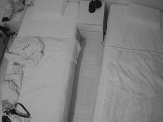 voyeurcam-julmodels-bed-5