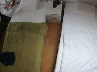 voyeurcam-julmodels-bed-5