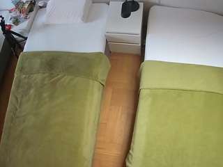이 모델은 현재 라이브 중입니다. voyeurcam-julmodels-bed-5