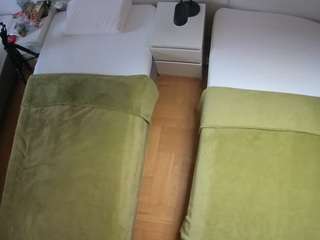 이 모델은 현재 라이브 중입니다. voyeurcam-julmodels-bed-5