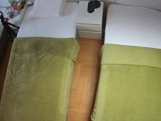 Este modelo está en vivo ahora. voyeurcam-julmodels-bed-5
