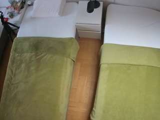Dit model is nu live. voyeurcam-julmodels-bed-5