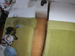 هذا النموذج مباشر الآن. voyeurcam-julmodels-bed-5