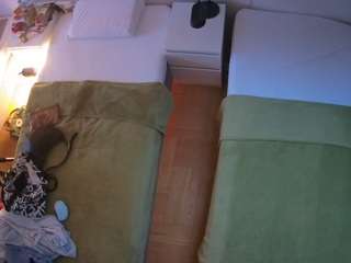 यह मॉडल अभी लाइव है. voyeurcam-julmodels-bed-5