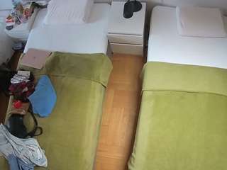 Ce modèle est en direct maintenant. voyeurcam-julmodels-bed-5