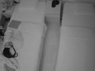 Dieses Model ist jetzt live. voyeurcam-julmodels-bed-5