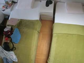 Mẫu này đang trực tiếp. voyeurcam-julmodels-bed-5