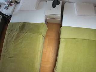 Questo modello è in diretta ora. voyeurcam-julmodels-bed-5