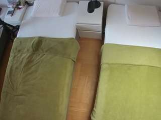 यह मॉडल अभी लाइव है. voyeurcam-julmodels-bed-5
