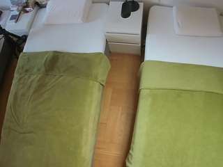 Dit model is nu live. voyeurcam-julmodels-bed-5