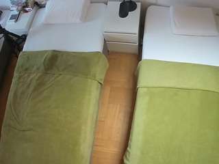 Dit model is nu live. voyeurcam-julmodels-bed-5