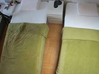 Эта модель сейчас онлайн. voyeurcam-julmodels-bed-5
