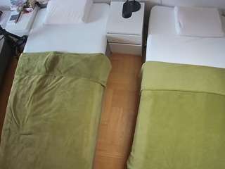 Este modelo está en vivo ahora. voyeurcam-julmodels-bed-5