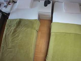 यह मॉडल अभी लाइव है. voyeurcam-julmodels-bed-5
