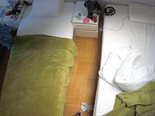 voyeurcam-julmodels-bed-5