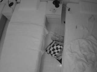 voyeurcam-julmodels-bed-5