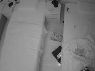 voyeurcam-julmodels-bed-5