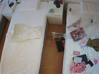 voyeurcam-julmodels-bed-5